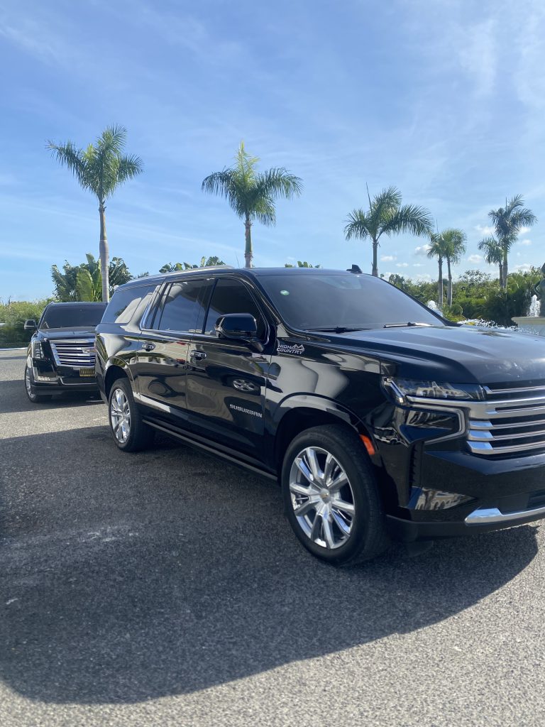 Chevrolet Suburban negra y Cadillac Escalade de la flota premium de GlobalDT