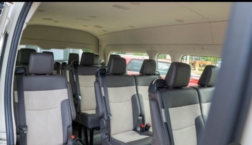 Toyota Hiace de lujo, van para traslados en grupo