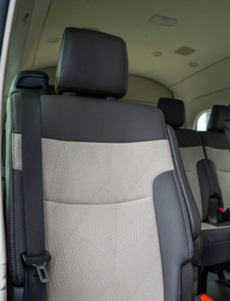 Toyota Hiace de lujo, van para traslados en grupo