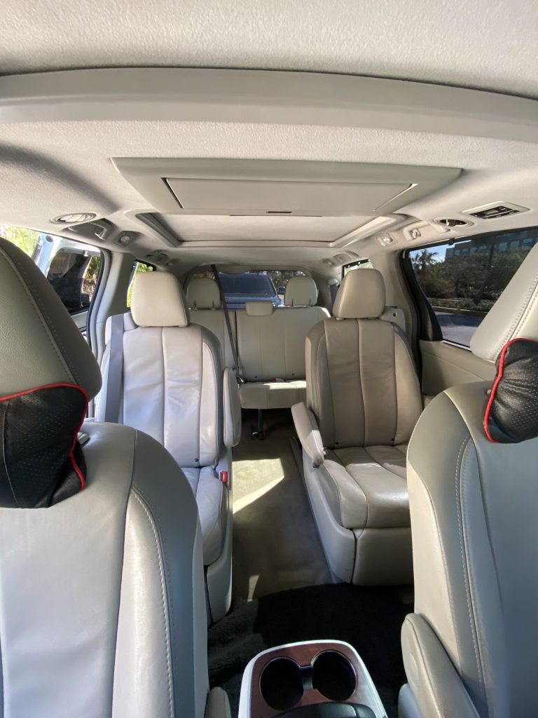 Minivan Vanette, vehículo cómodo para traslados privados
