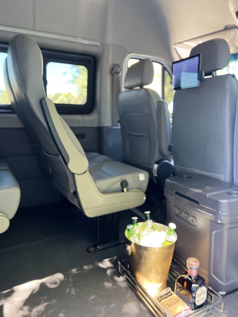 Toyota Hiace de lujo, van para traslados en grupo