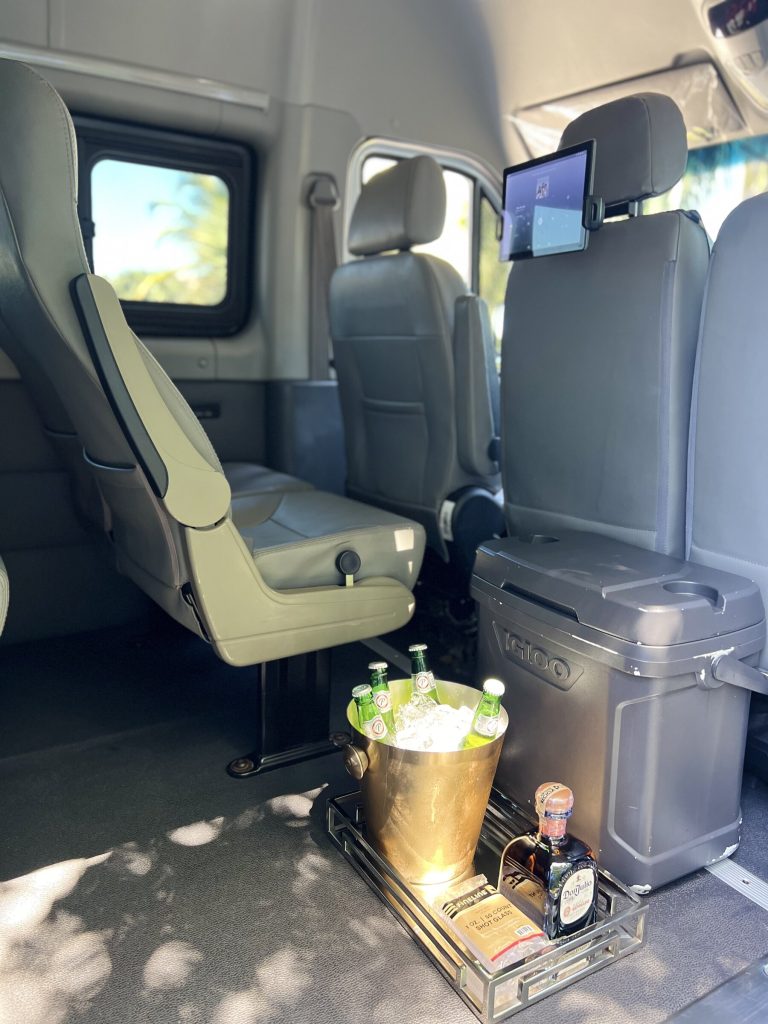 Toyota Hiace de lujo, van para traslados en grupo